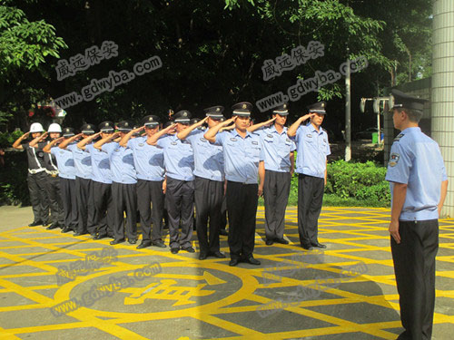 保安察覺不對，民警迅速出動！3人落網